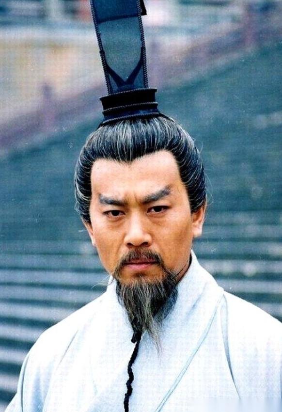 四十岁连亲爹都嫌弃，转眼却成大汉“顶流”！他用全族性命，给汉武帝背了一口千古大锅