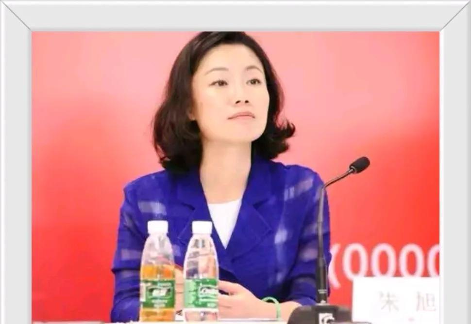 前万科管理层的“三杰”，王石、郁亮和朱旭，只有美女董秘朱旭是最大的赢家，风光而来