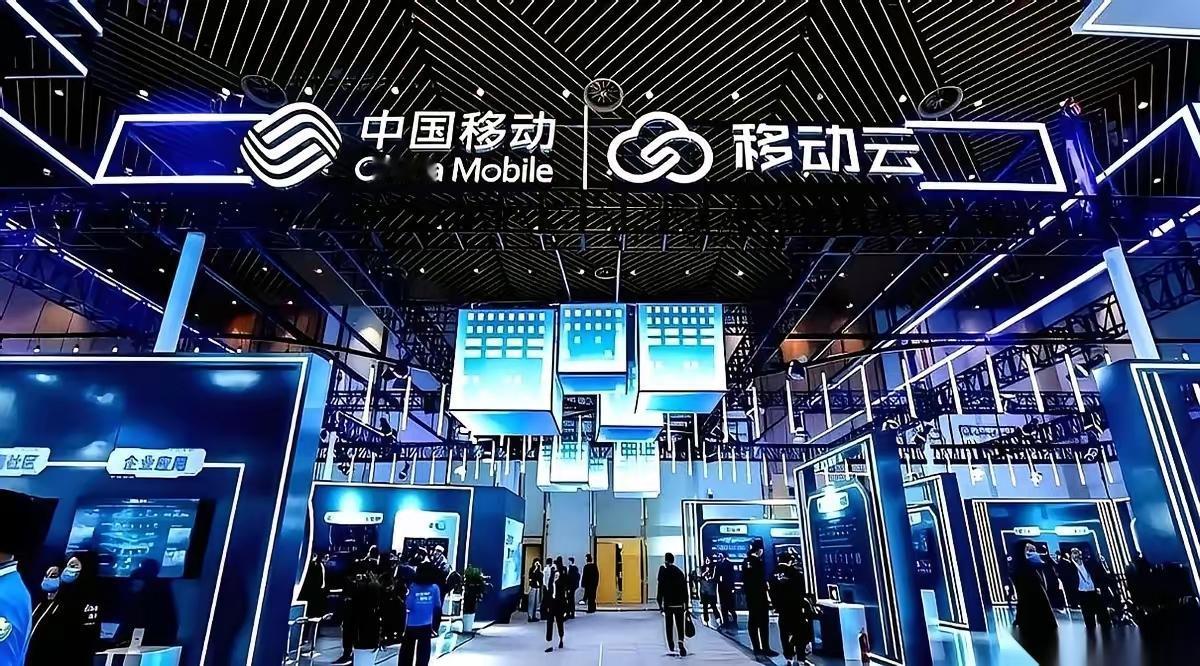 我天，刚刷到一个数据，腿都软了。中国铁路，员工204万。啥概念？就是这一个单