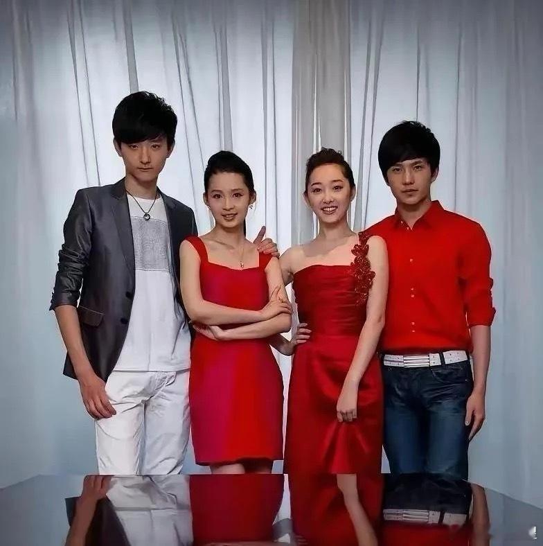 谁敢想当年的这四个小孩儿，现在已经火得不得了了哦。。