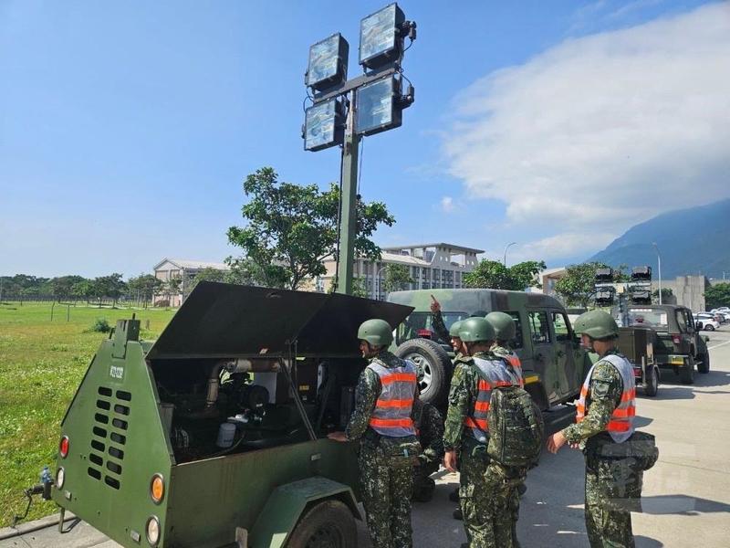 台军这情况真是让人惊掉下巴。2021-2024年招了52674名志愿士兵，竟