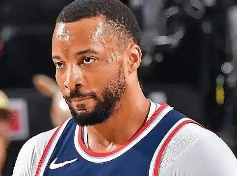 快船旧将鲍威尔真是狮子大开口啊！根据美媒透露，鲍威尔在被交易之前，曾向快船寻