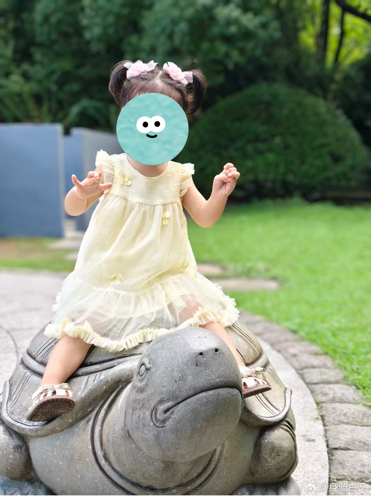 婆婆喜欢给宝宝买偏成人化的衣服​​​