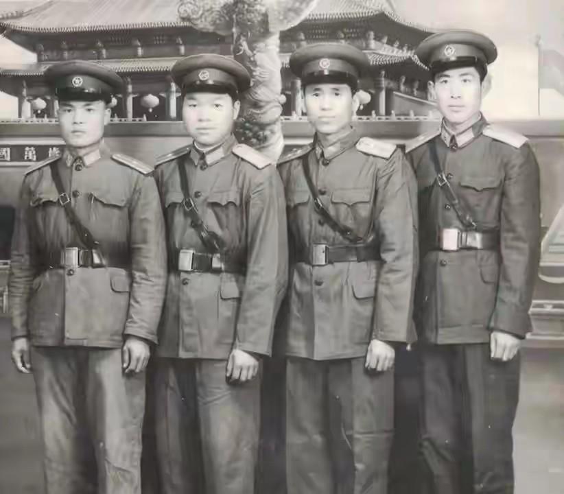 毛主席的三层警卫体系有多高明？最贴身卫士不配枪，外人根本看不懂其中智慧。 很