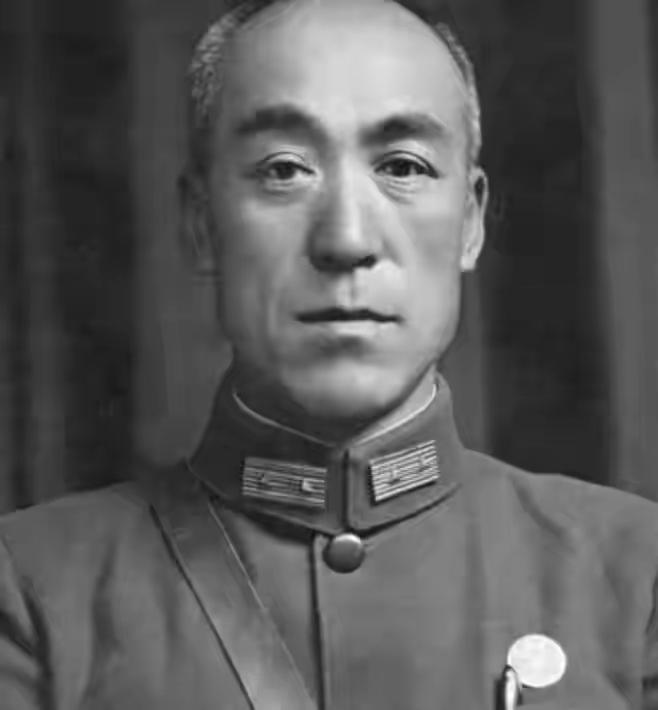 国军司令孤身起义！毛主席四字回应改变他一生1947年寒冬，一位光杆司令写下改