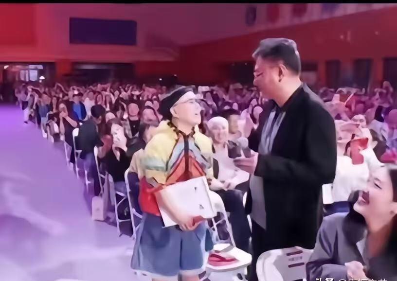 刘纯燕真不知害羞，在女儿结婚的婚宴上，当婚礼主持人问刘纯燕有什么遗憾时，她说，我