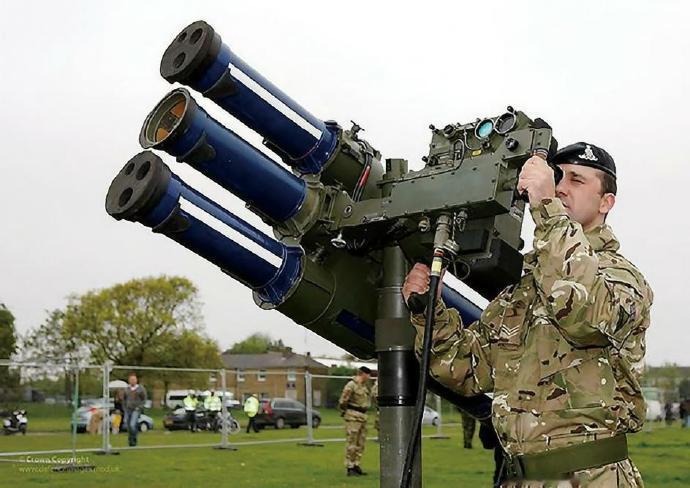 每天认识一件兵器英国“星光”防空导弹“星光”（Starstreak）防空导弹是