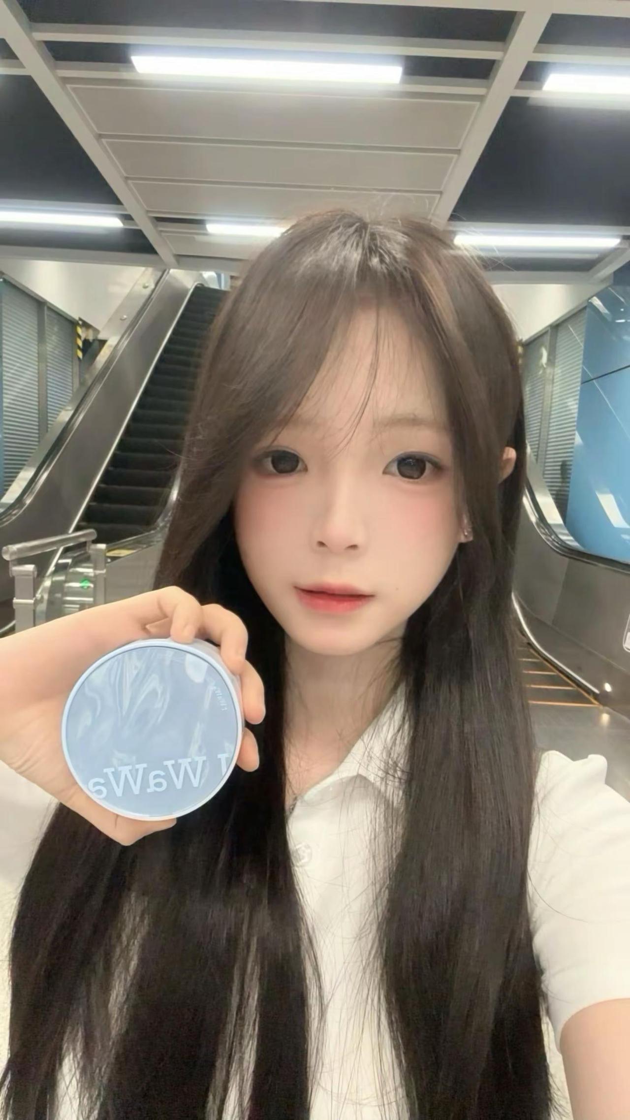 如果全世界都指责你那我给你买iwawa微光气垫iwawa气垫甜妹初恋随