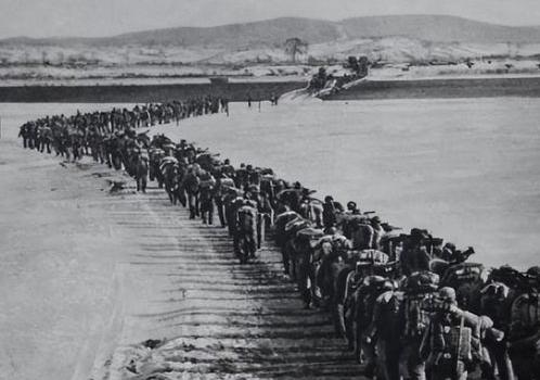 1950年，副政委杨家华率94师抵达鸭绿江准备赴朝作战，却看到其他部队都是全副武