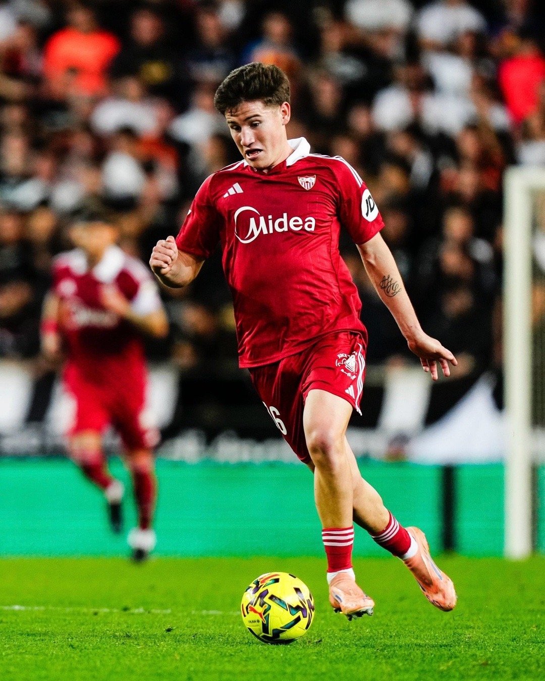 🚨阿根廷国家队主帅斯卡洛尼正关注塞维利亚22岁左后卫华金·奥索·马丁内斯。球员