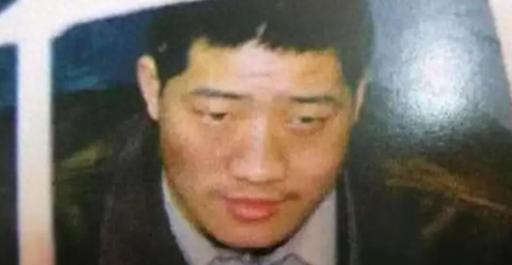 河南铁锤狂魔韩振营：自称杀害111人，比杨新海更凶残的亡命恶魔。这人随身揣多张假
