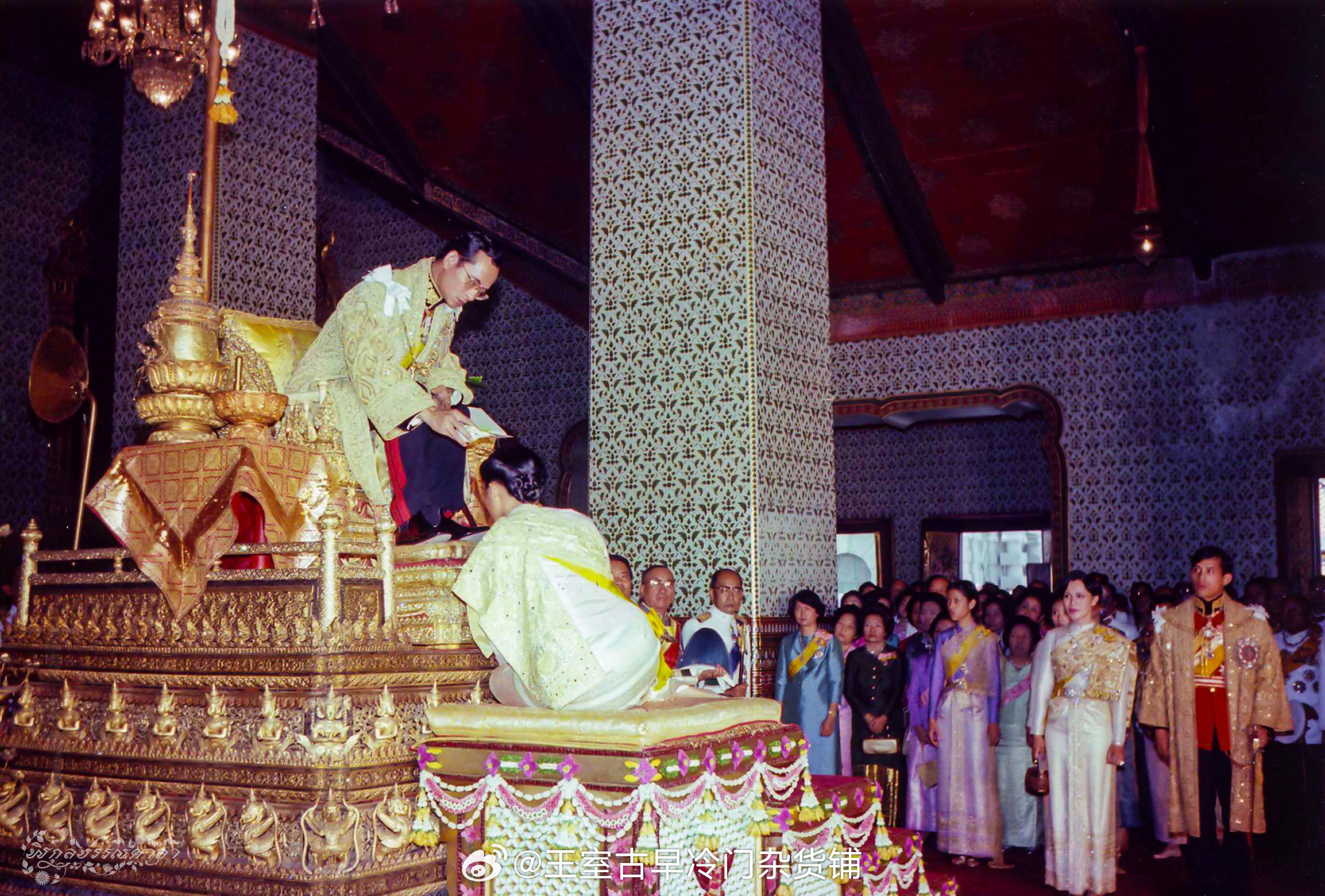 王室王室泰国王室暹罗往事老照片：1977年12月5日，九世五十岁生日，他就在这