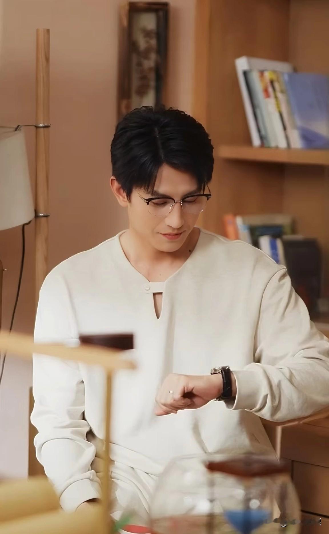 有人说娱乐圈最怕“人红忘本”，但刘萧旭偏不按套路出牌。央视镜头前，他感谢