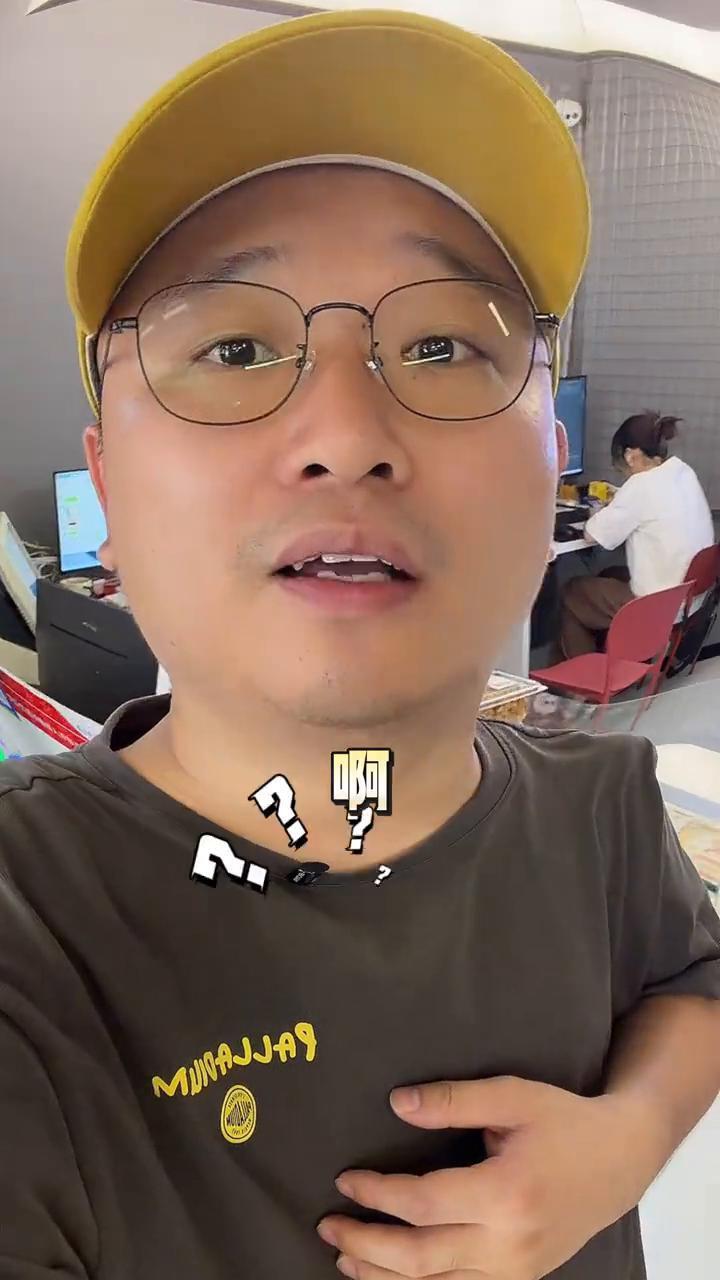 兄弟们，你知道自己为什么一直干不过主任吗？因为主任压根就不是人。注意，我不是骂人