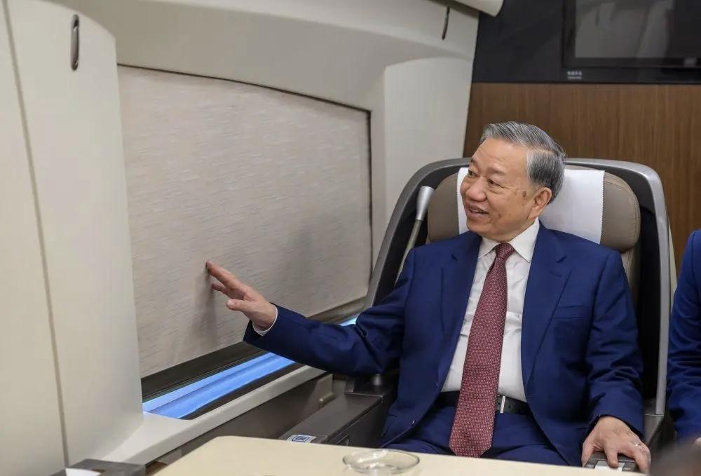 苏林：坐着高铁去雄安2026年4月7日，苏林当选越共中央总书记。仅仅一