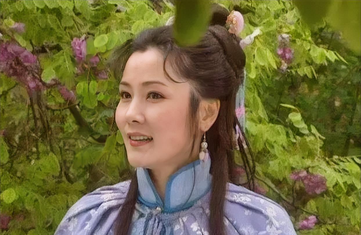 1634年，皇太极要迎娶海兰珠。可五宫已满，海兰珠该如何安排？皇太极心思一动，将
