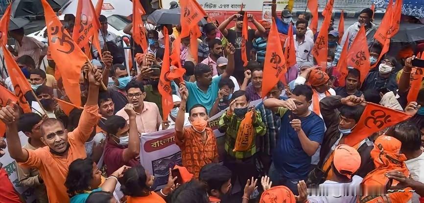 难了？伊朗这段时间内忧外患，比较难啊！在德黑兰，因经济持续恶化爆发了游行抗议