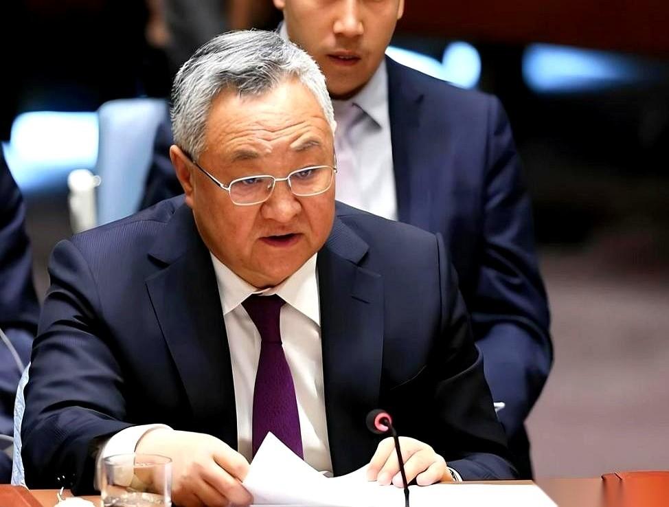 霍尔木兹海峡，同一个地方，两艘船，两种命。中国船平安驶过，印度船遭无人机击沉同