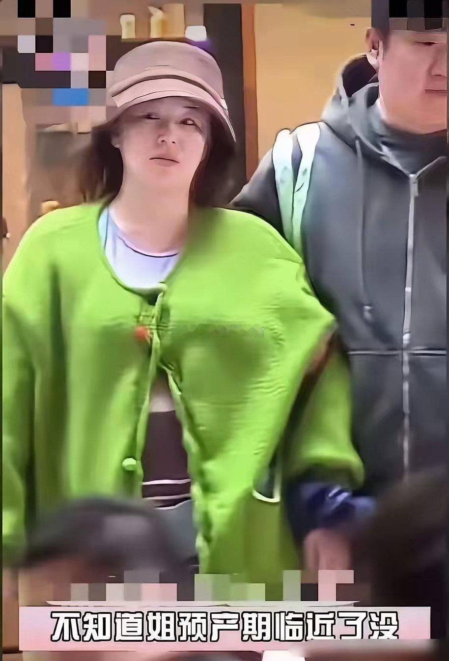 阚清子孕晚期状态很差，整个人胖了好多，走路的时候有气无力，整个人情绪看起来也不稳