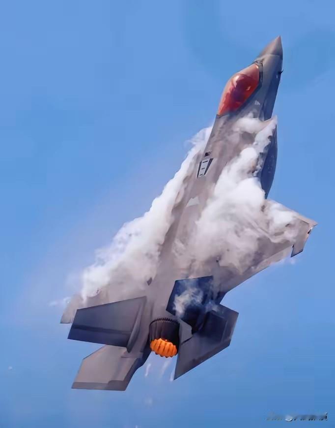 这回美军的面子算是挂不住了。太戏剧性了！美军一架F-35A战机，在日本青森附