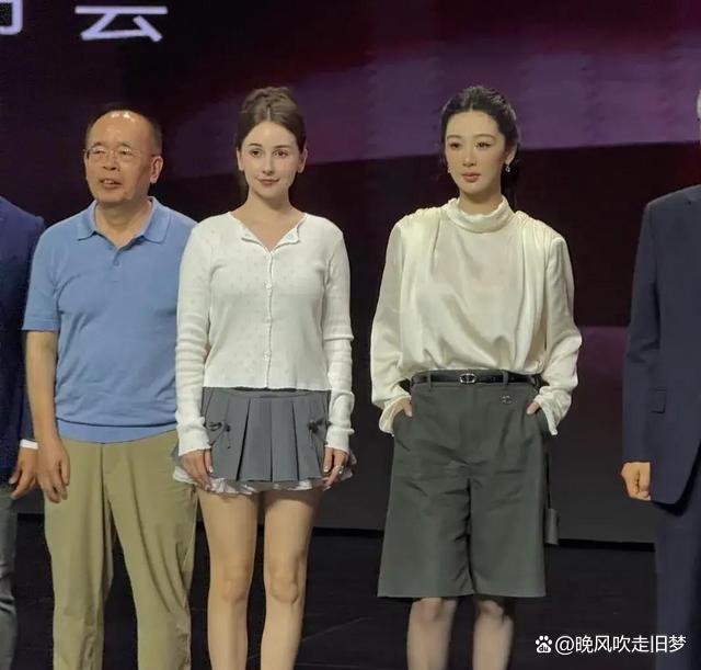 杨紫167cm身高82斤体重，却穿出五五分身材？造型团队该反思了