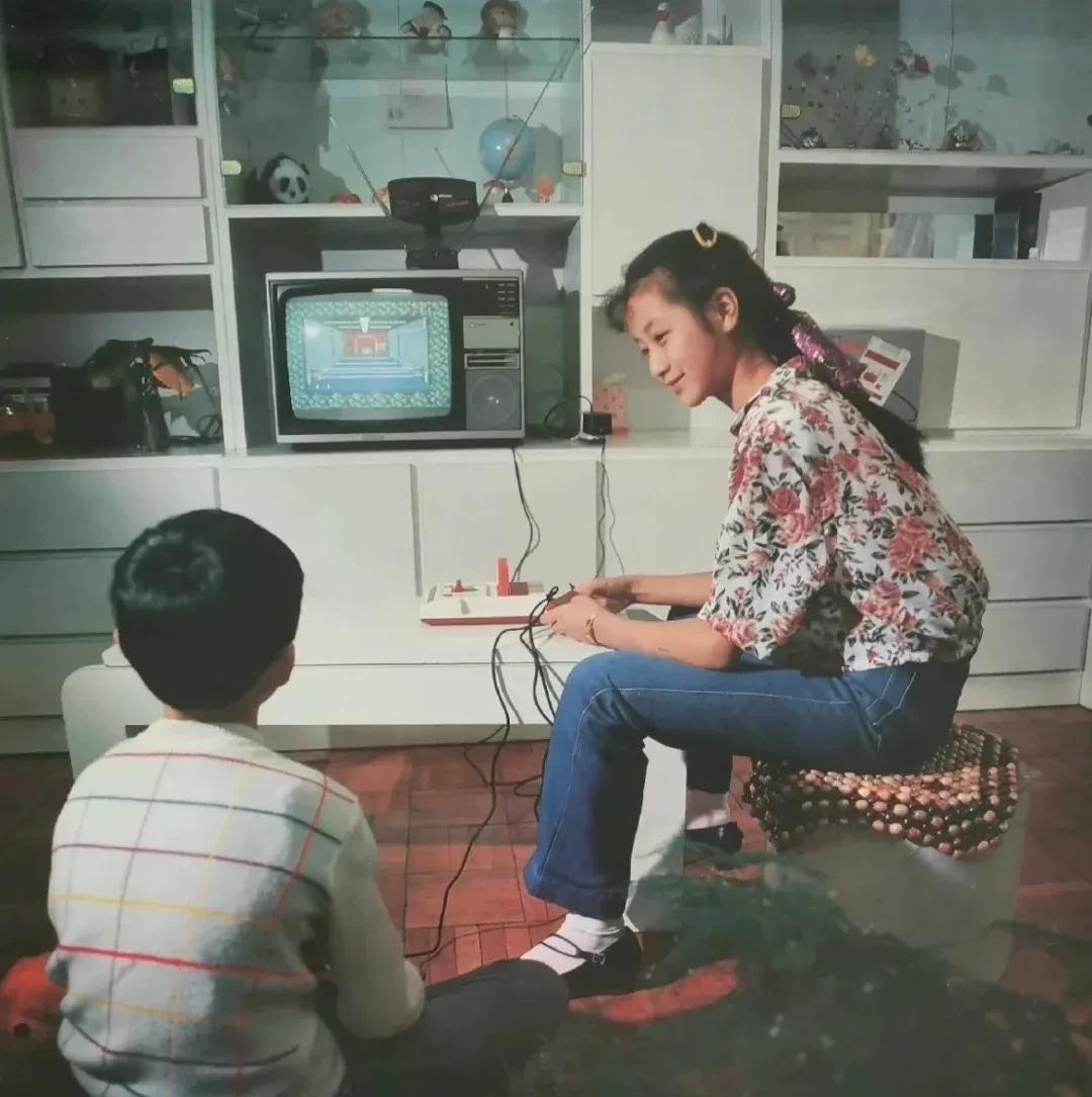 打过这个游戏的，至少也40+了吧？[大笑]