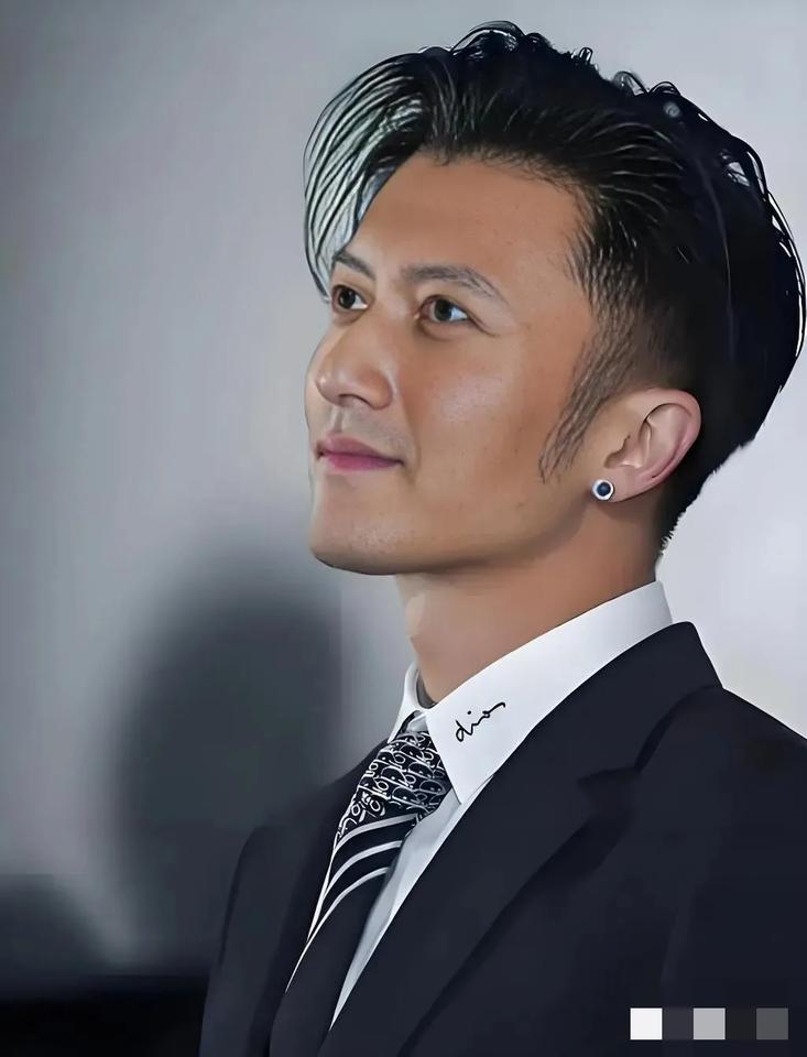 谢霆锋icon深夜发文认怂！输给39岁张柏芝icon，这才是成年人最高级的体面