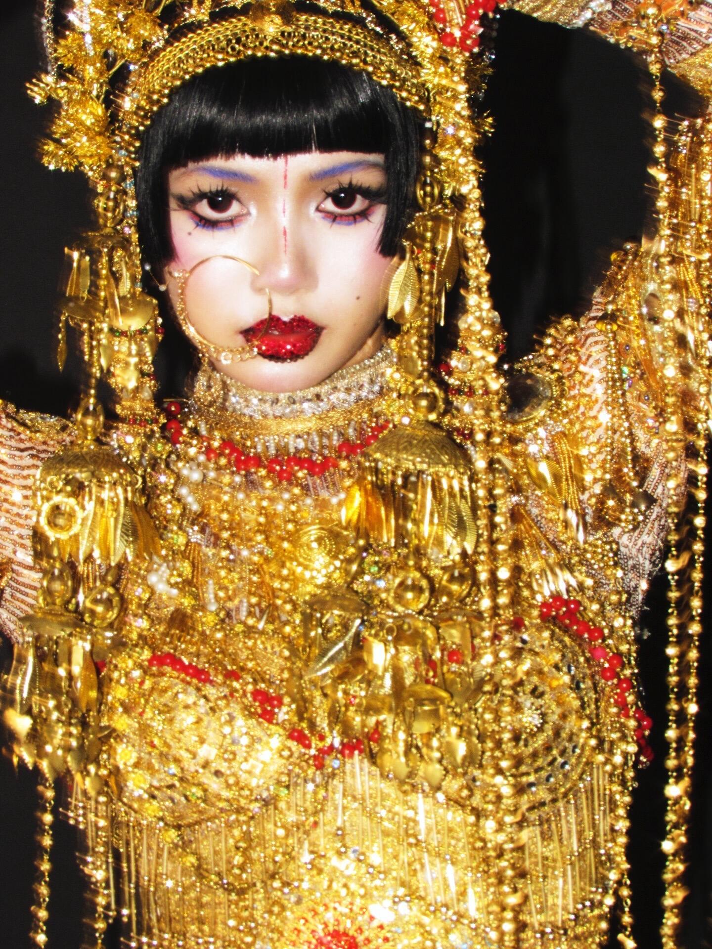 Lisa万圣节cos爱死机吉巴罗！造型好惊艳啊，还有什么是她不能cos的！！！