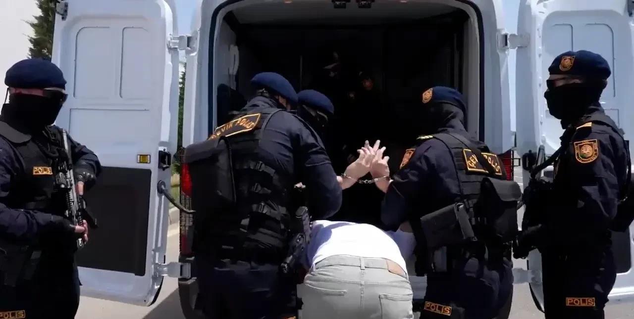 整理一下阿塞拜疆和俄罗斯这两天的冲突：首先是俄清理刑事积案，抓捕在俄的阿籍犯罪