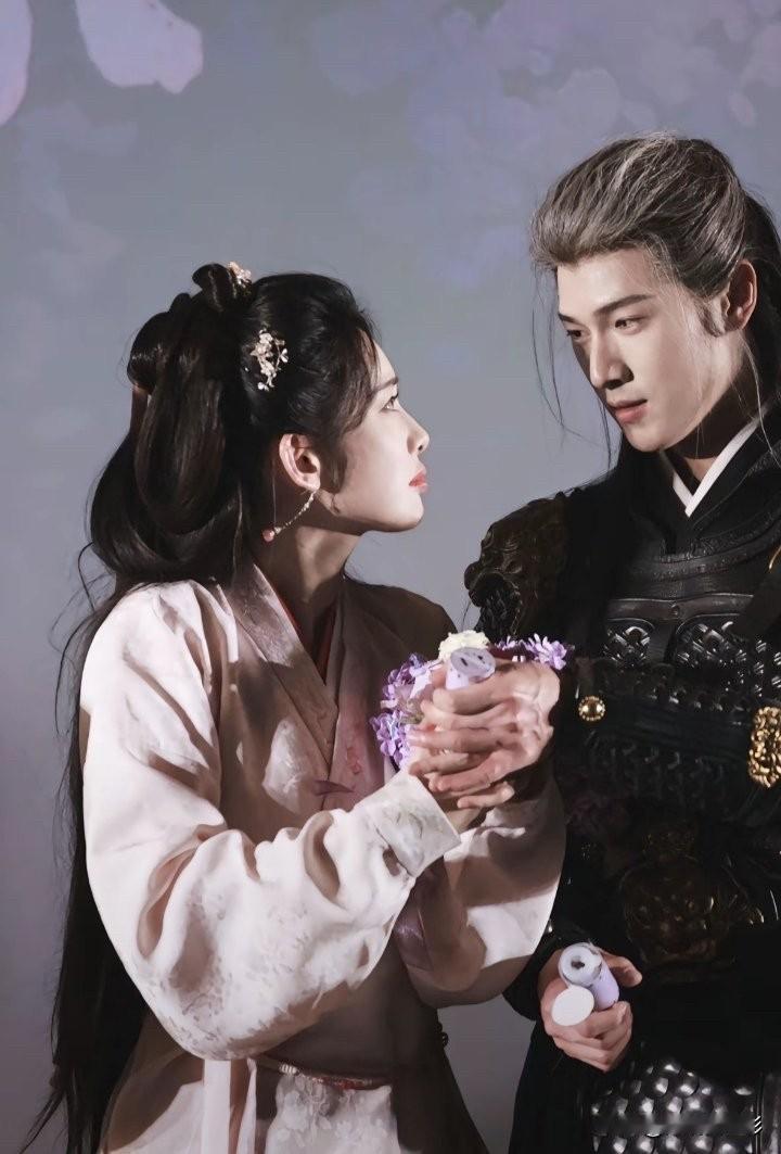 《九重紫》热播之后红利基本被孟子义牢牢吃下，如今她的《百花杀》开播热度居高不下，