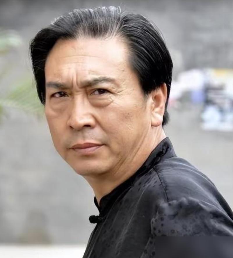 陈晓旭临终前，给前夫打了3小时电话。电话里，两人泣不成声。她说，我太像林黛玉，棱