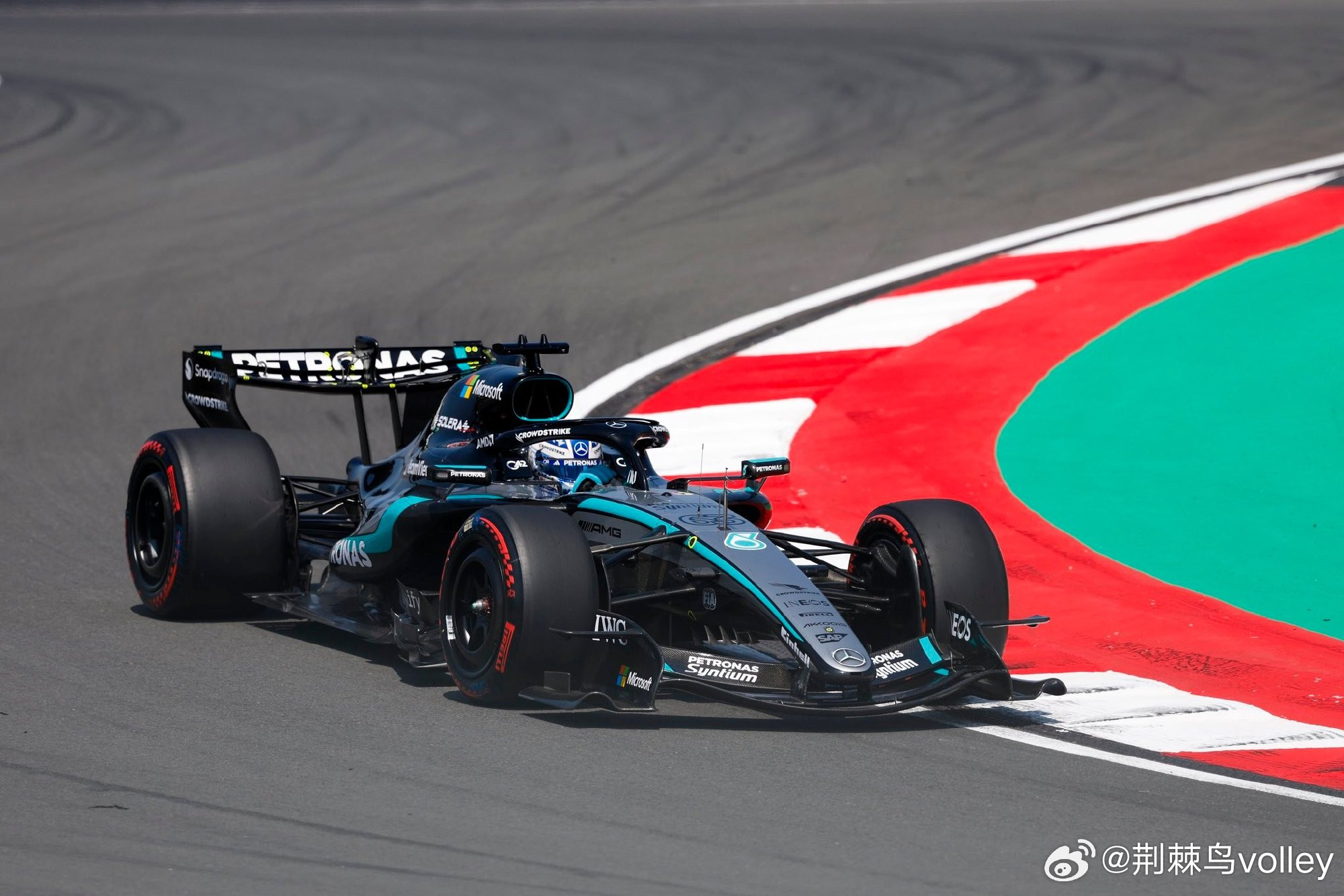 AMG带你追F1F1中国大奖赛正如火如荼进行，上海赛道全程高能。梅赛德斯-AMG