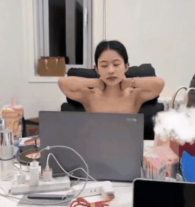 人生建议，上班最好不要穿抹胸！不然.......