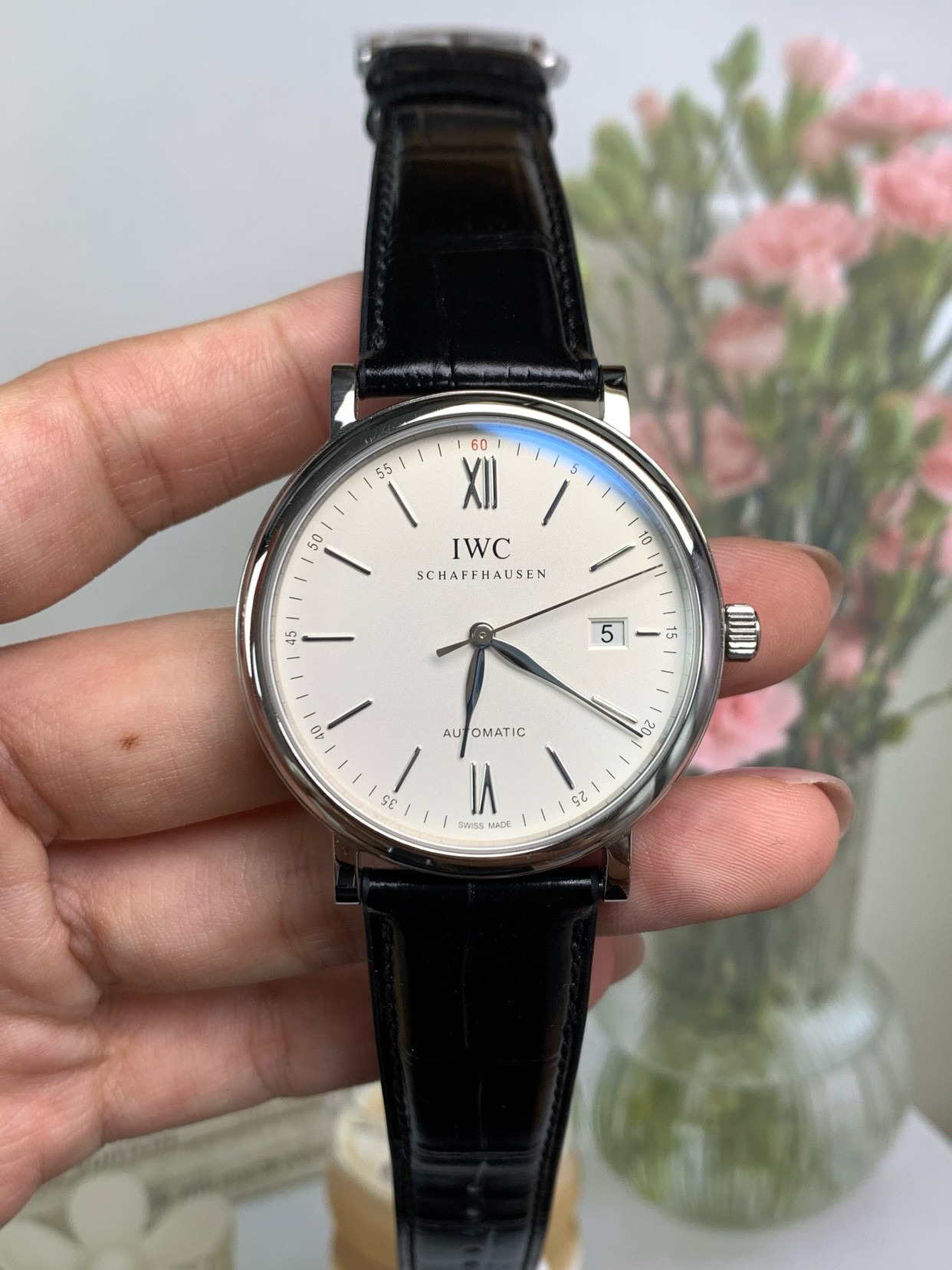 优雅的化身：万国表波涛菲诺在高级制表的世界里，万国表（IWC）的波涛菲诺（Portofino）系列就