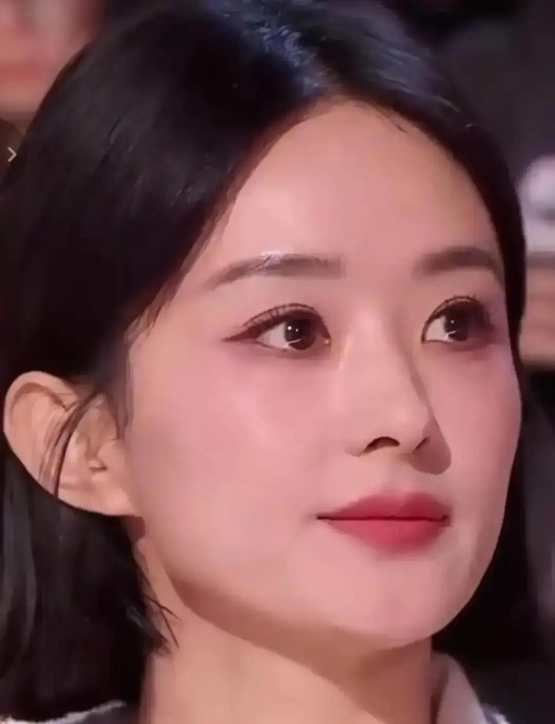 剧组原本打算换人，赵丽颖三个字“我能行”把命捡回来。她每天对着空瓶练耳光，一