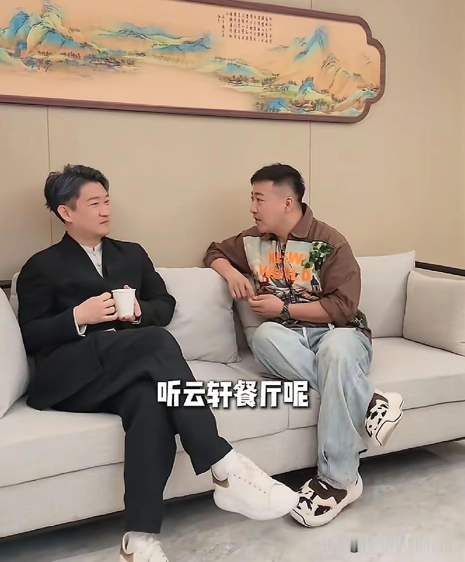 相声只管宣传，餐饮全权交给专业团队，曹云金与郭德纲原师徒二人开店思路大不同！
