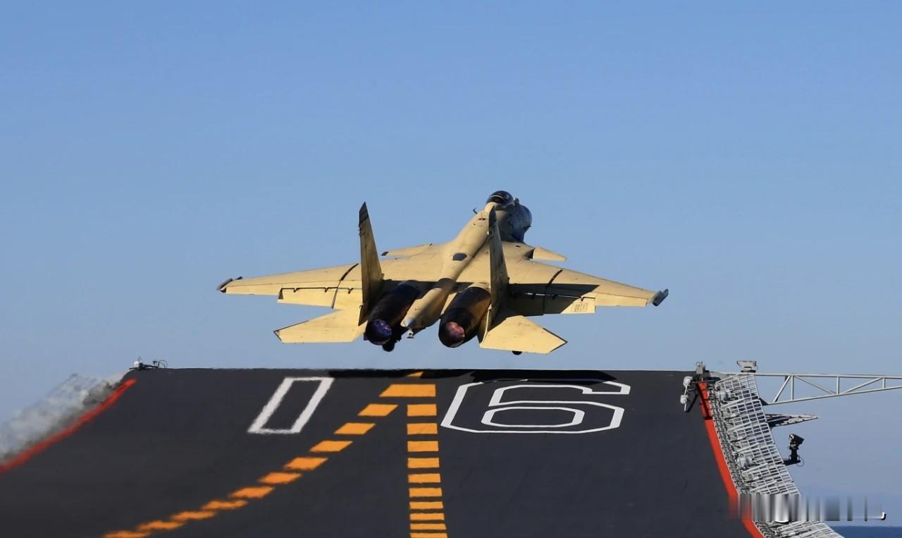 着舰12周年！从辽宁舰到福建舰，我们等了12年！电磁弹射歼-15的梦想，终于要实