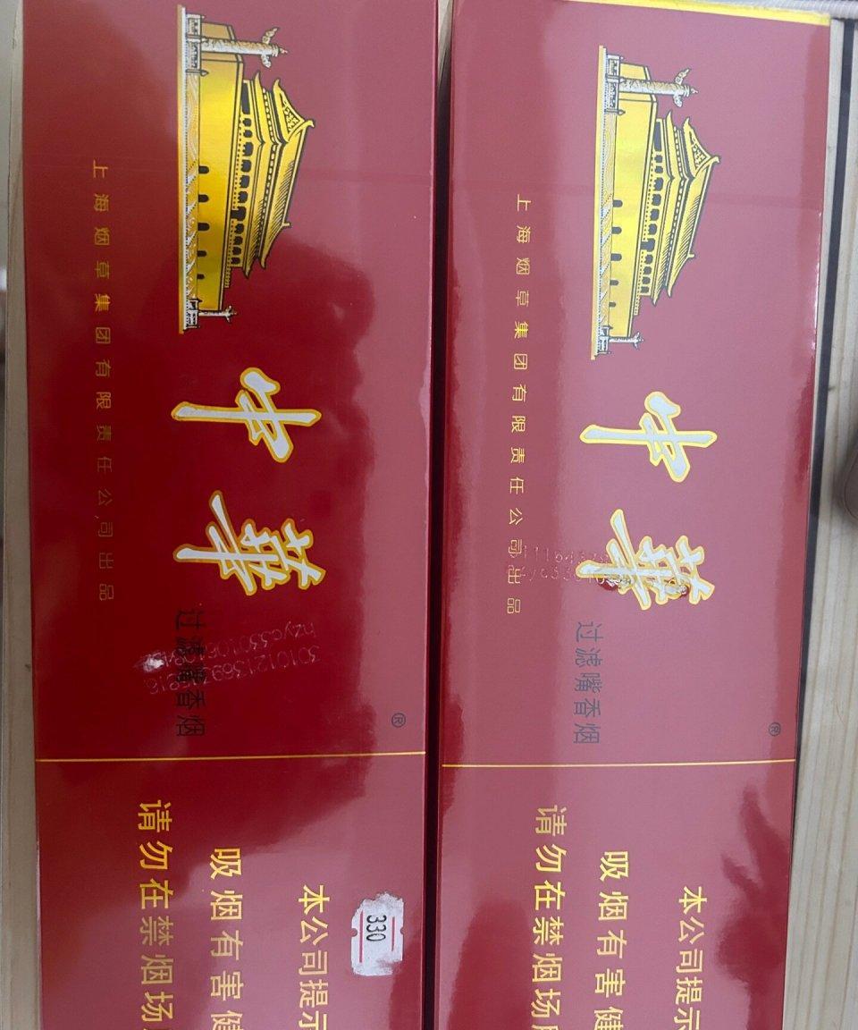 ☁我正准备打卡下班，领导突然冒出来，神神秘秘地把我拉到一边。他问：“你身边