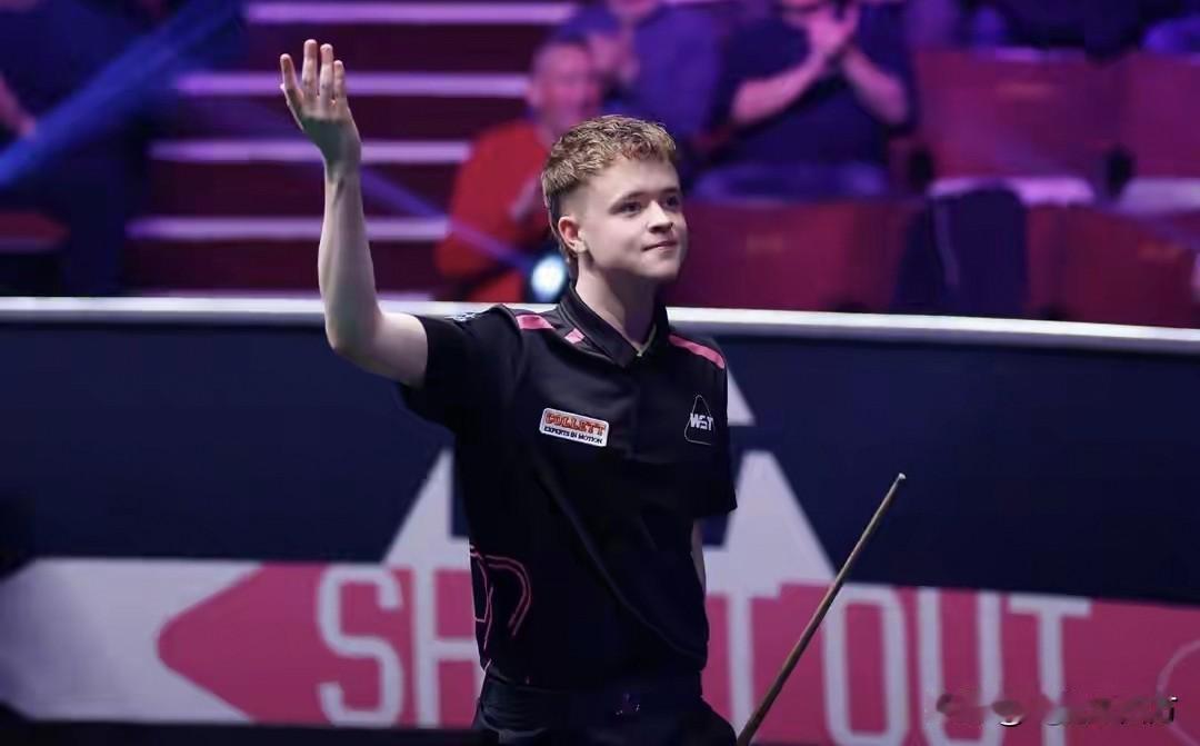斯诺克单局限时赛一场64进32的比赛，19岁的英格兰新星斯坦·穆迪抓住中国球员兰