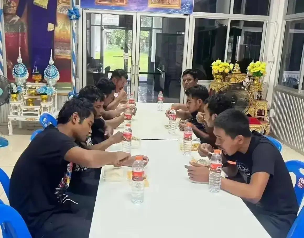 柬埔寨的这18名被俘士兵可能又回不了家啦。据路透社报道，12月30日，泰国与柬埔