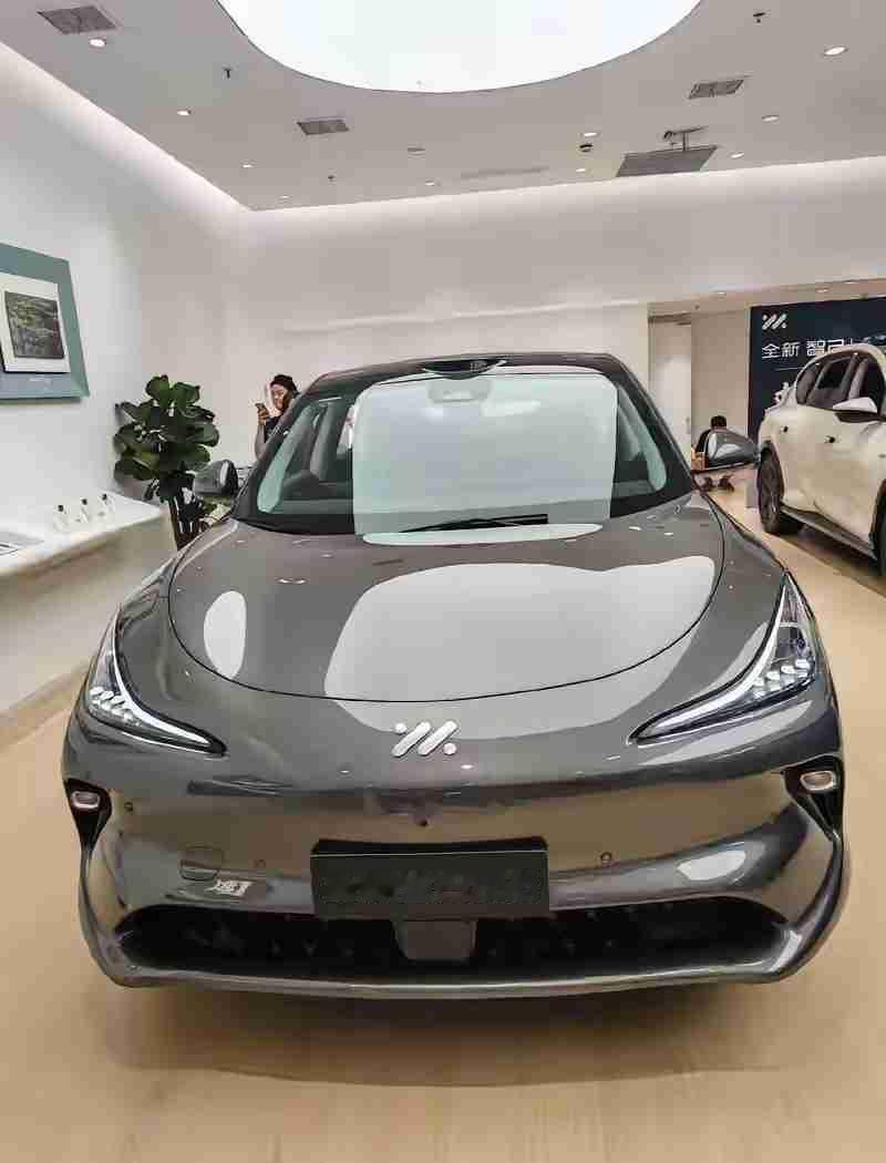 2026年工信部首批新车目录发布，新能源汽车呈现的趋势:1、座椅布局强调大六座