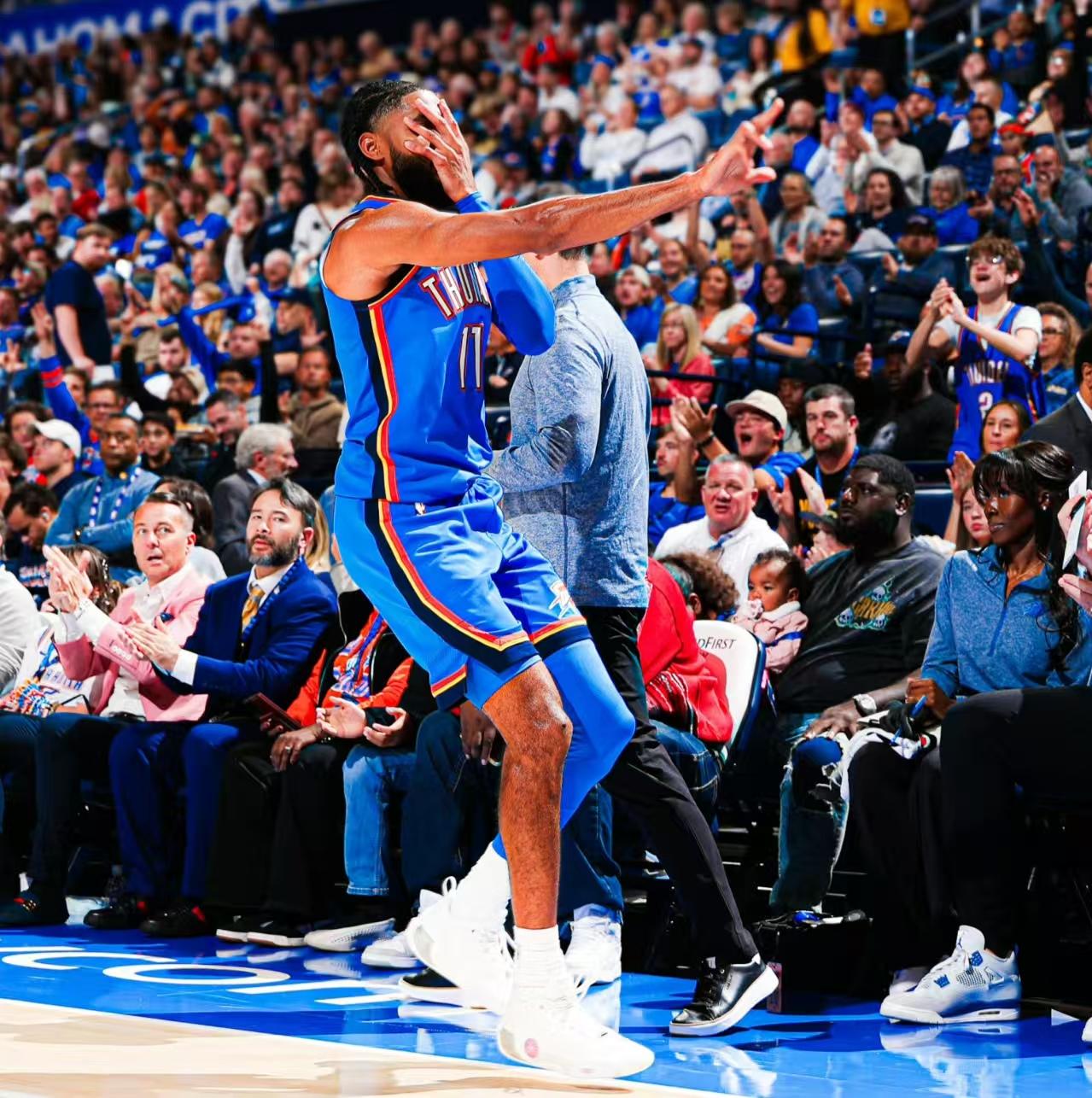 难求一败！雷霆轻取鹈鹕豪取7连胜。不用争了，本赛季的夺冠头号种子选手依然是雷霆