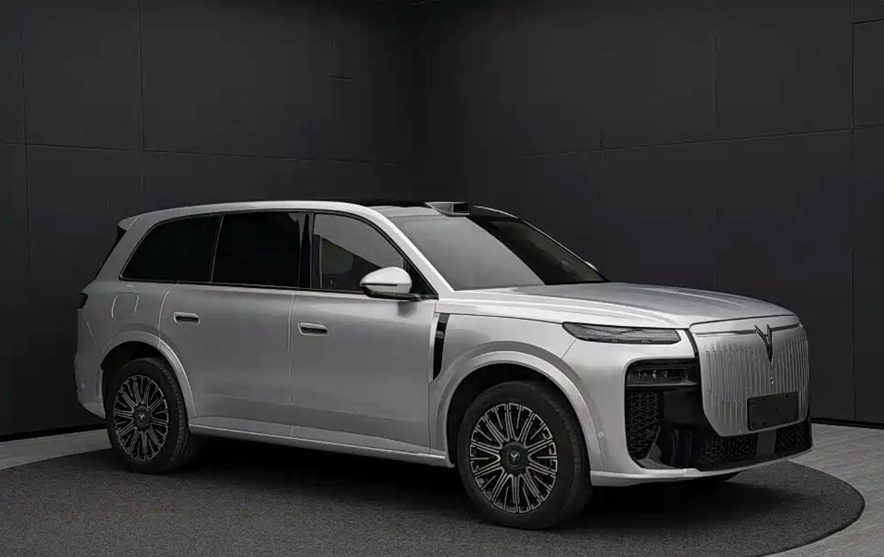 岚图泰山X8搭四激光雷达+华为座舱，3月19日亮相，硬刚问界M9？岚图又要搞事