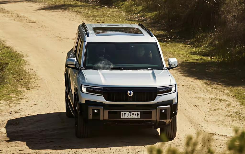 方程豹那个挺好看的车标，老外估计是没福分用了。现在的情况是，方程豹的车要想出