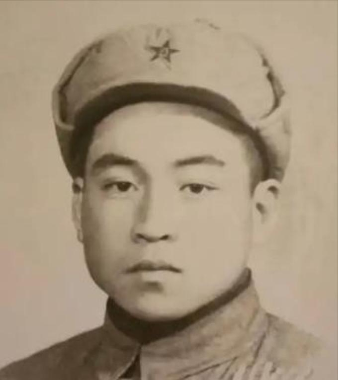 1951年，美军俘虏了一个17岁的志愿军战士，美军用电话线把他捆住，连夜拉去领赏