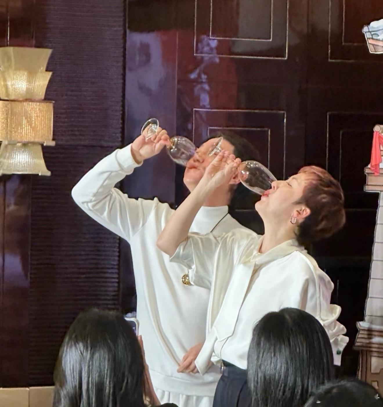 逐玉庆功宴你别说，他俩还挺有夫妻相的哈哈哈哈哈哈哈哈哈哈哈哈哈哈哈哈哈哈哈哈哈哈