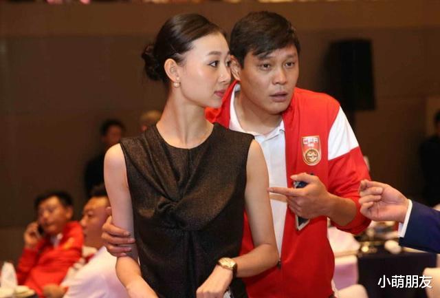 范志毅的第二任妻子叫李茏怡,是香港的一名演员,两人在一次聚会中相识