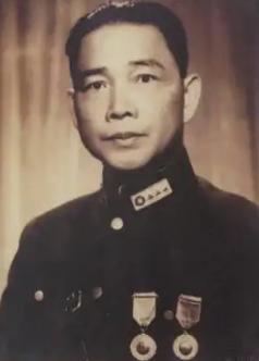 1944年，汪精卫病死日本。前线抗日名将张发奎听闻噩耗，沉默良久叹道：“他本不必