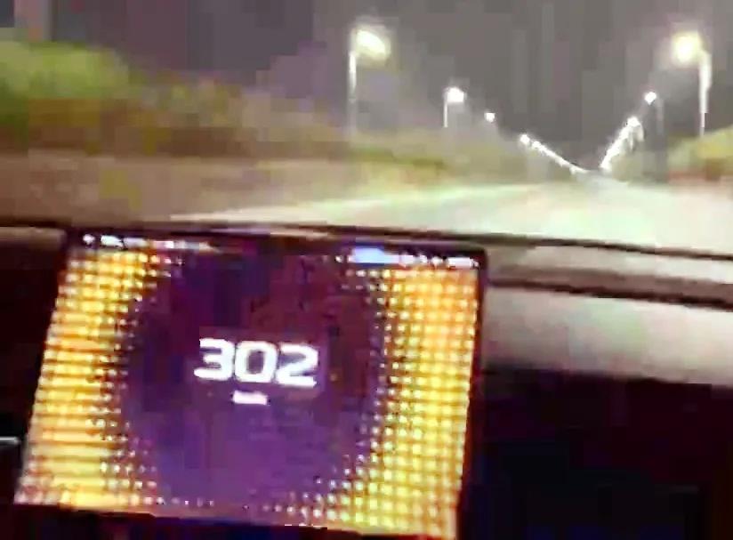 深夜在市区开小米SU7Ultra飙车到302km/h的车主已经被抓，车子没问题