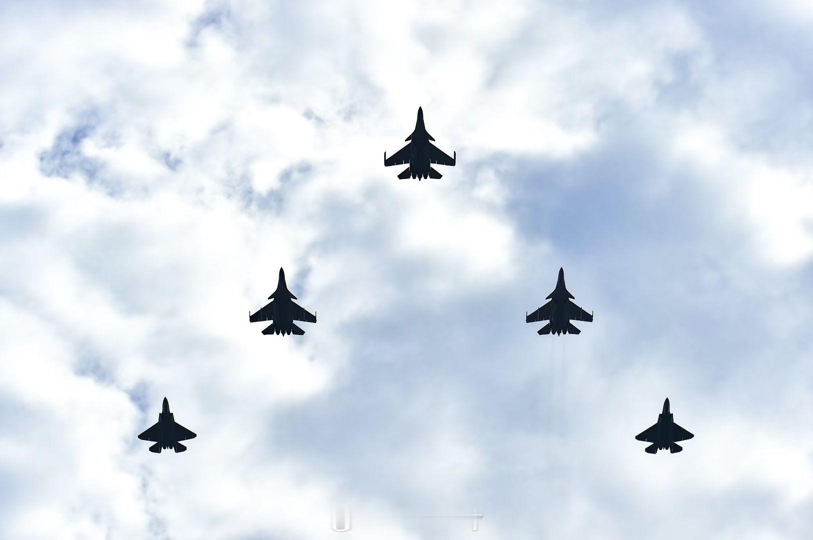 这就是我们的底气！[加油]阅兵镜头里的大国重器190视角​​​